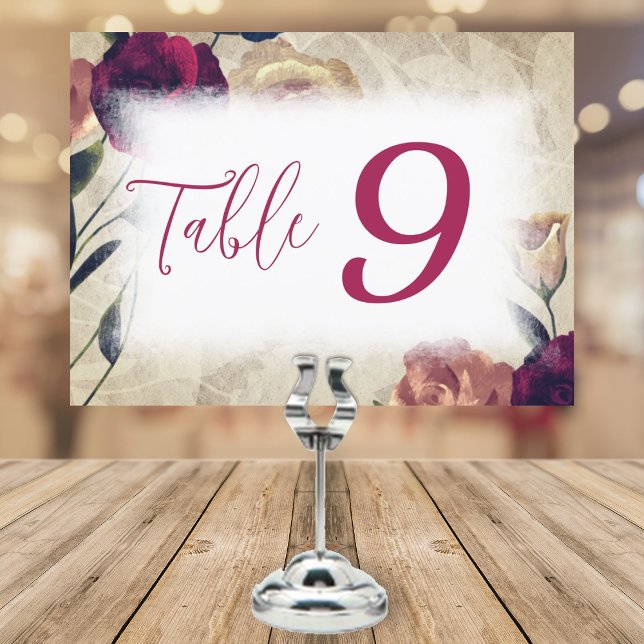 Convite Sinal de Número de Tabela de Casamento de Rosas Bu (wedding reception table number sign, burgundy calligraphy script, red, beige, teal roses)