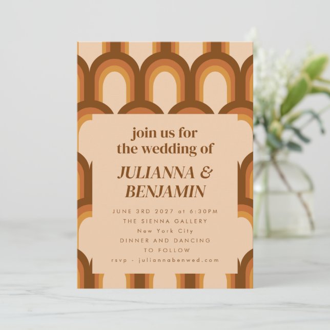 Convite Site de RSVP de casamento marrom retrô Groovy únic (Em pé/Frente)