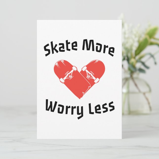 Convite Skate Mais Preocupado Menos - Patinação Engraçada (Em pé/Frente)