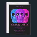 Convite Skull Funny Purple Gothic Birthday RIP para seus 2<br><div class="desc">Cabeça de crânio engraçada Gótica cor-de-rosa púrpura azul pop,  estilo de arte Halloween Festa de aniversário RIP Para seus convites de cartas chatas. Divertido,  aniversário de 30 anos assustador. Três crânios design com olhos paternais. Trendy,  única,  assustadora,  inspirada moderna. Imagem copyright Marg Seregelyi Fotografia.</div>