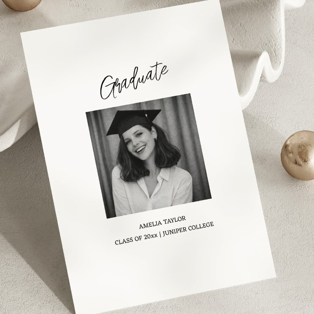 Convite Snapshot Minimalist Script Graduation Black White (Criador carregado)