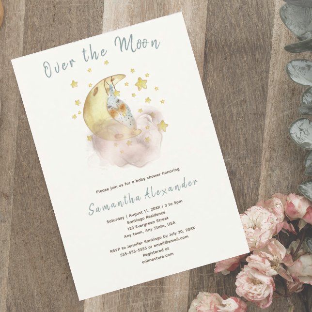 Convite Sobre O chá de fraldas Da Lua (Over the Moon baby shower invitation. Cute bunny sleeping on crescent moon among starry  background.)