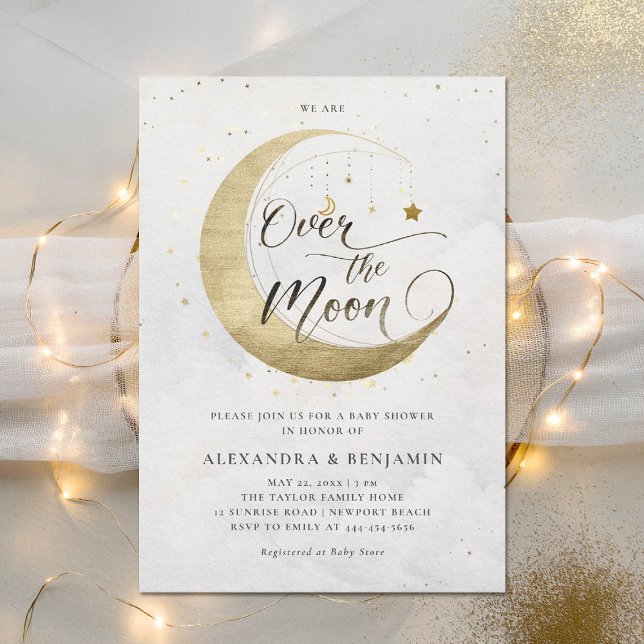 Convite Sobre o Chá de fraldas Dourado do céu branco da lu (over the moon baby shower invitation gold stars sky dreamy celestial galaxy twinkle)