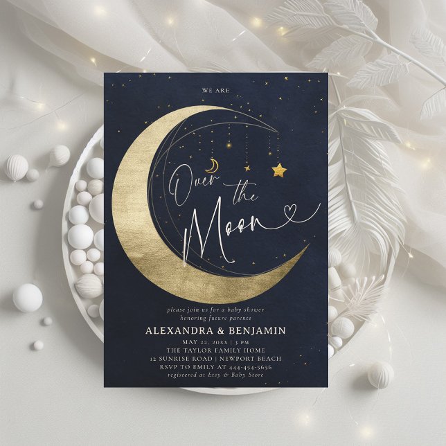 Convite Sobre o Chá do Bebê do Cachorro do Dourado Crescen (over the moon baby shower invitation moon stars watercolor cute coed elegant neutral navy blue)