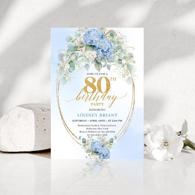 Convite Sophisticated Dusty Blue Floral 80th Birthday Chic (Sophisticated Dusty Blue Floral 80th Birthday Invite)