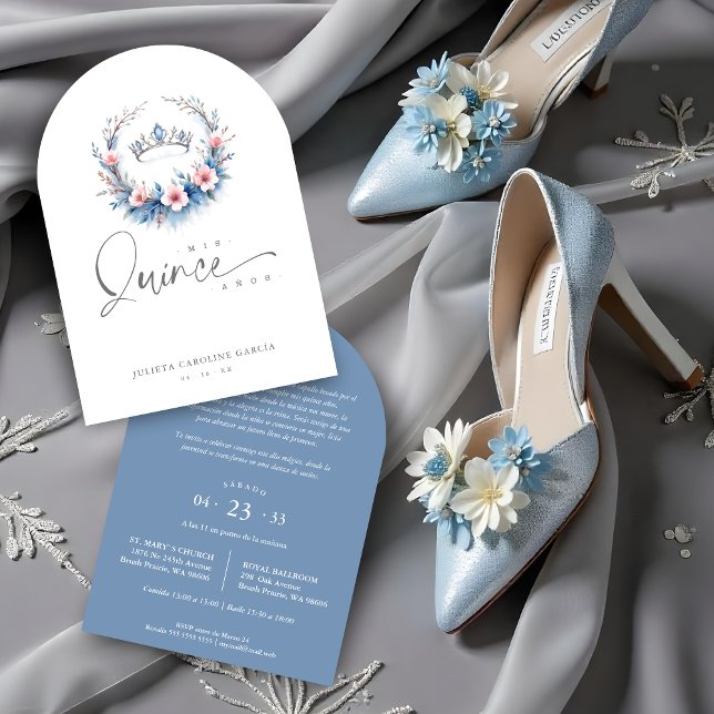 Convite Spanish Romantic Blue Floral Quinceañera Tiara (Spanish Romantic Blue Floral Quinceañera Invitations Cards with Tiara Design & Modern Arch Border.)