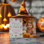 Convite Spooky Babe Retro Halloween Segunda Foto de Aniver<br><div class="desc">Celebre o seu segundo aniversário com o nosso "Convite Fotográfico de Segundo Aniversário para Bebê Louco e Retro Halloween". Este charmoso design combina elementos retrorreflectores do Dia das Bruxas com um toque pessoal, mostrando a foto do seu filho num estilo festivo e nostálgico. Ideal para criar uma experiência de aniversário...</div>