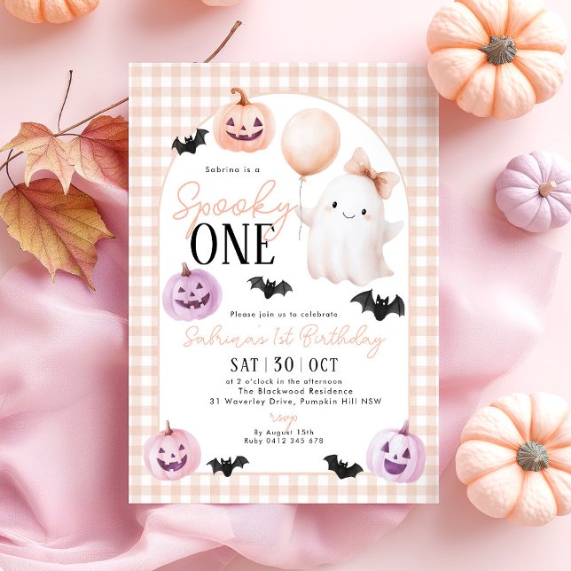 Convite Spooky, Um primeiro aniversario Laranja Fantasma d (Spooky One! Orange Gingham Halloween 1st Birthday invitation with cute pumpkin, ghosts and bat. )