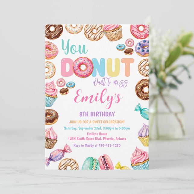 Convite Sprinkled Donut Birthday Party for Girl Invitation (Em pé/Frente)