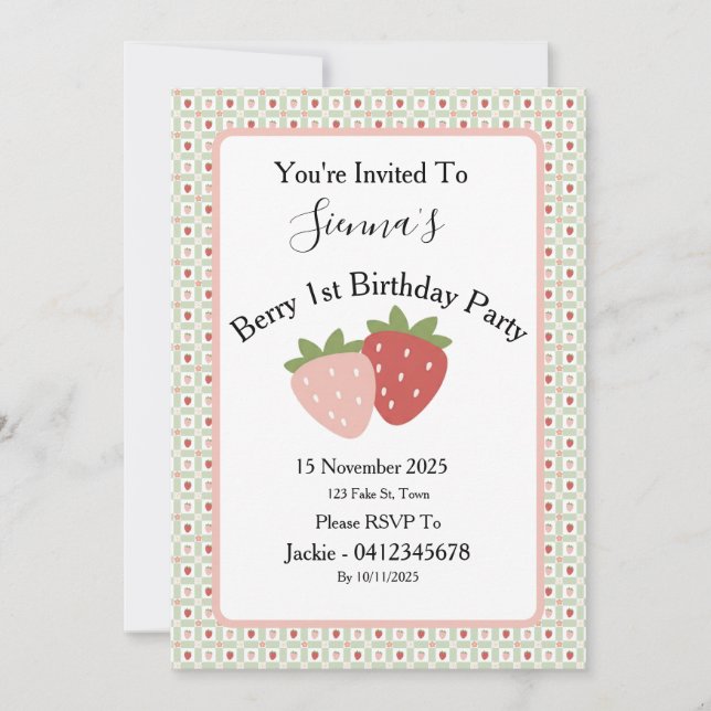 Convite Strawberry Gingham First Birthday Party (Frente)