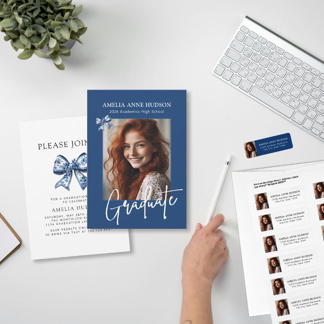 Convite Stylish Trendy Blue Bows 2026 Graduate Photo (Criador carregado)
