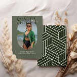 Convite Stylsih Oval Photo & Signature 60th Birthday<br><div class="desc">Faça do seu sexagésimo aniversário uma celebração para lembrar com um convite moderno que captura a essência do momento. Personalizável e fácil de editar, este convite apresenta um esquema sofisticado com uma fotografia na moda oval, letras 'SIXTY' elegantes e um design limpo e fácil de utilizar. Mude as cores para...</div>