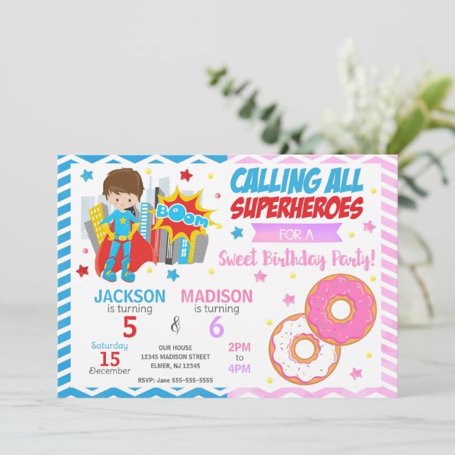 Convite Superhero & Donut Joint Birthday Invitation (Em pé/Frente)