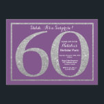 Convite Surpreenda o 60th brilho roxo e de prata do<br><div class="desc">Surpreenda o 60th convite do aniversário. O roxo e a festa de aniversário do brilho da prata convidam com fundo roxo. Aniversário da surpresa. Aniversário adulto. Partido da festança de Bday dos homens ou das mulheres. Para uma personalização mais adicional, clique por favor "personalizam-no" botão e usam-nos nossa ferramenta de...</div>