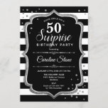 Convite Surpresa 50º aniversário - Prata Branca Negra<br><div class="desc">Surpreenda 50º Convite de Aniversário. Design clássico com faixas pretas e brancas,  fonte de script e prata brilhante. Perfeito para uma bolsa mensageifesta de aniversario elegante. Pode ser personalizado para mostrar qualquer idade. Envie-me uma mensagem se precisar de mais personalização.</div>