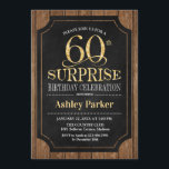 Convite Surpresa 60ª Festa de aniversário - Madeira Dourad<br><div class="desc">60º Convite à Celebração de Aniversário da Rustic Surprise. Design elegante em ouro brilhante preto e fino e padrão de madeira castanha escura. Apresenta uma fonte elegante de script. Envie-me uma mensagem se precisar de mais personalização.</div>