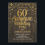 Convite Surpresa 60ª Festa de aniversário - Madeira e Dour<br><div class="desc">Surpresa 60º Convite de aniversário. Design rústico elegante com padrão de madeira marrom escura e ouro brilhante. Possui fonte de script na moda e confetti. Envie-me uma mensagem se precisar de idade personalizada.</div>