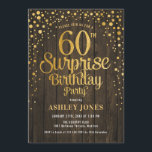 Convite Surpresa 60ª Festa de aniversário - Madeira e Dour<br><div class="desc">Surpresa 60º Convite de aniversário. Design rústico elegante com padrão de madeira marrom escura e ouro brilhante. Possui fonte de script na moda e confetti. Envie-me uma mensagem se precisar de idade personalizada.</div>