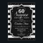 Convite Surpresa 60º aniversário - Prata Branca Negra<br><div class="desc">Surpresa 60º Convite de Aniversário. Design clássico com faixas pretas e brancas,  fonte de script e prata brilhante. Perfeito para uma bolsa mensageifesta de aniversario elegante. Pode ser personalizado para mostrar qualquer idade. Envie-me uma mensagem se precisar de mais personalização.</div>