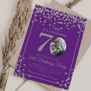Convite SURPRESA Aniversário de 70 anos Confete Prata Roxo