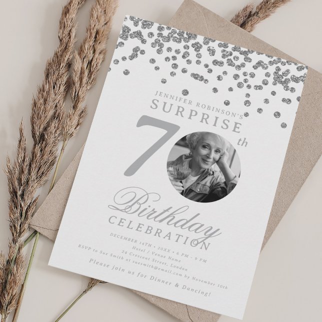 Convite SURPRISE Photo 70th Birthday Party Silver Confetti (SURPRISE Photo 70th Birthday Party Silver Confetti Invitation)