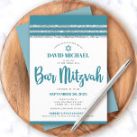 Convite Talit Bar Mitzvah Barra de Prata Verde Azul Simple<br><div class="desc">Orgulhe-se, regozije e mostre este marco do Bar Mitzvah favorito! Envie este convite legal, único, moderno e personalizado para um evento inesquecível. Tipografia em negrito e azul teal empoeirado, Estrela de Davi e um gráfico inspirado no tallit listrado com azul teal empoeirado e brilho prateado sobre um fundo branco simples....</div>