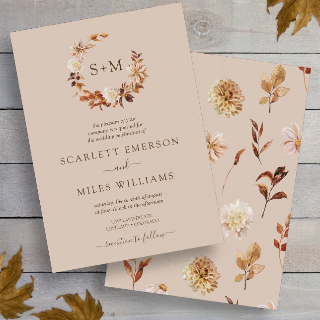 Convite Taupe Fall Terracotta Monograma Wreath Casamento (Taupe Fall Terracotta Monogram Wreath Wedding Invitation by Painted Paperie
)