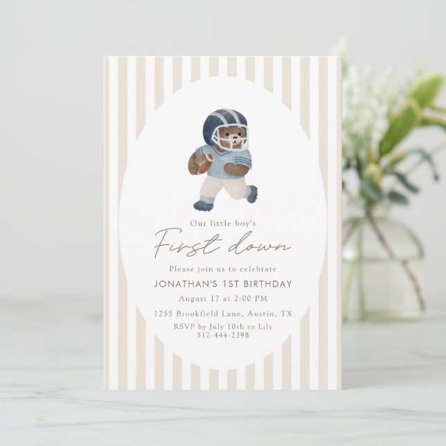 Convite Teddy bear First Down Football First Birthday (Em pé/Frente)