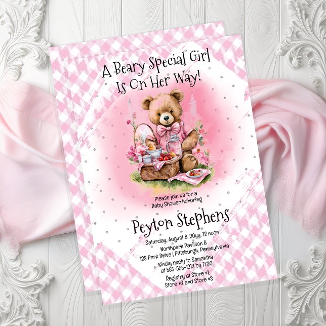 Convite Teddy Bear Picnic Beary Special Chá de fraldas ("A Beary Special Girl Is On Her Way!" Cute Teddy Bear Picnic | Gingham Check Girl Baby Shower Invite)