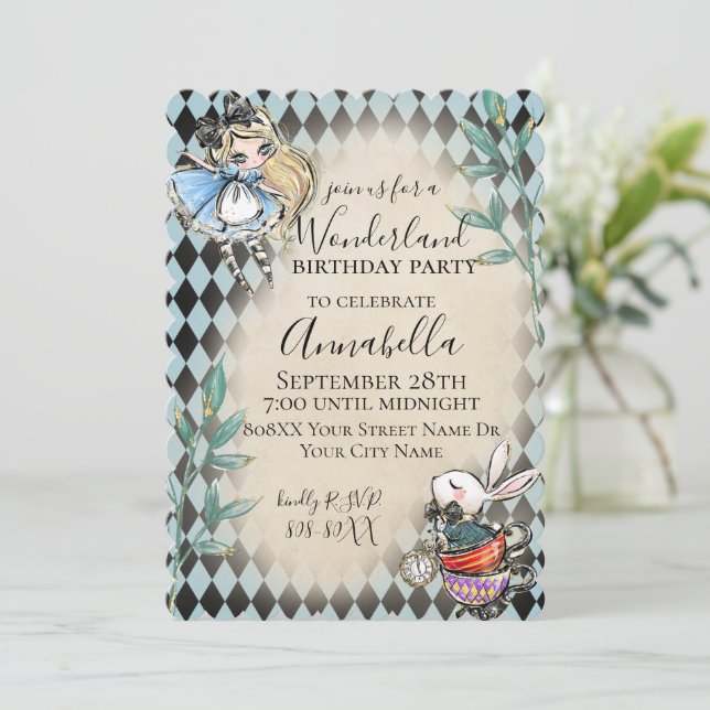 Convite Tema da Alice no País das Maravilhas com Coelho Br (Em pé/Frente)