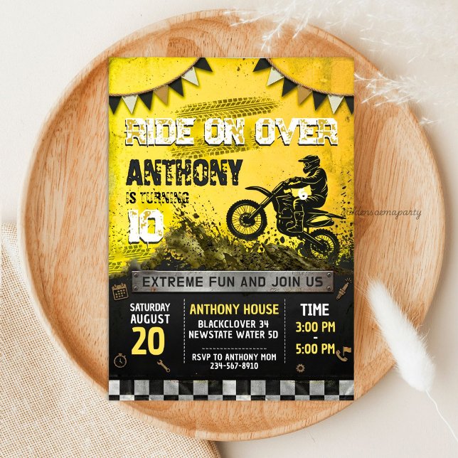 Convite Tema de Aniversário de Motocross - Bicicleta de Te (Motocross Birthday Theme - Gritty Grunge Dirt Bike Invitation)