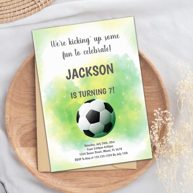 Convite Tema de futebol divertido (Cloud Yellow and green Soccer Birthday Invitations)