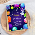 Convite Tema do Partido Rocket & Planets Kids<br><div class="desc">Passem para a diversão de aniversário com este convite colorido da galáxia espacial! Com um foguete, estrelas, planetas e um fundo de galáxia brilhante, este design editável é perfeito para jovens exploradores espaciais. Personalize o nome, a idade e os detalhes da festa do seu filho usando as ferramentas fáceis de...</div>