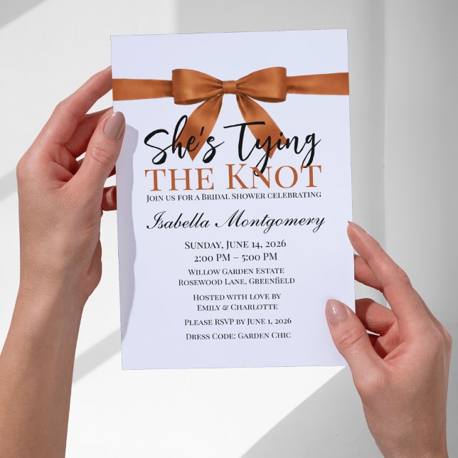 Convite Tema Ela Está Dando o Nó Arco Laranja Queimado (She’s Tying the Knot Theme Burnt Orange Bow Invitation
)