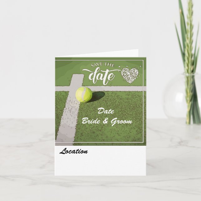 Convite Tennis ball on green with love on green court (Frente)