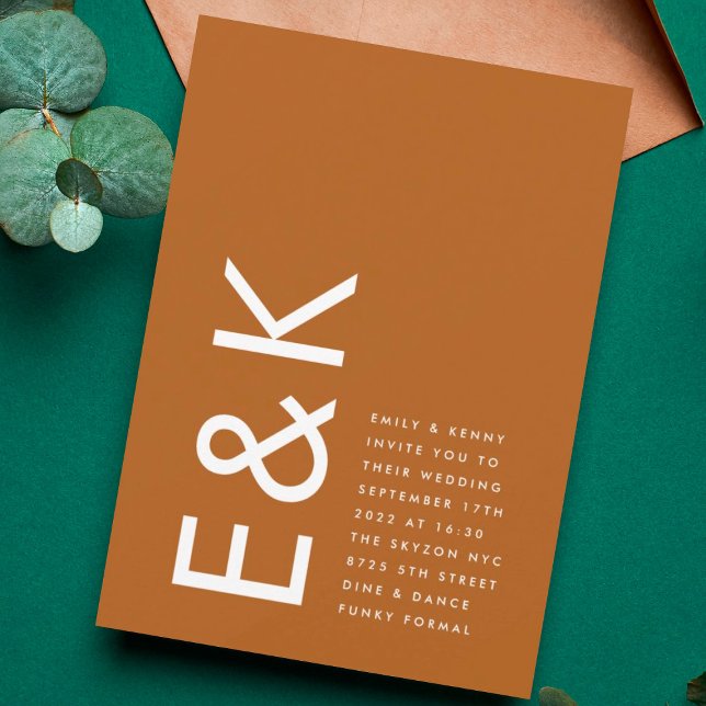 Convite Terracotta de Monograma Ultra Moderno de Bronze (Criador carregado)