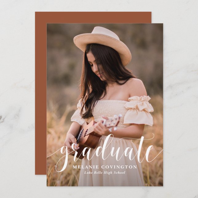 Convite Terracotta Moderna Caligrafia Graduação de Foto (Frente/Verso)