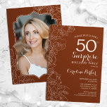 Convite Terracotta Surprise Foto 50º Aniversário<br><div class="desc">Terracotta queimou uma surpresa laranja na 50ª convite de aniversário com sua foto na parte de trás do cartão. Boho floral, mas design moderno, com sotaque botânico e letra tipografia. Trendy elegante convida o cartão perfeito para uma na moda fêmea de comemoração surpresa. Pode ser personalizado para qualquer idade. Impressos...</div>