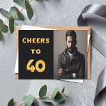 Convite Texto do balão de ouro da festa de aniversário de<br><div class="desc">Um convite de festas de aniversário de 40 anos de tendências. Com o texto: 40 na frente,  escrito com letras falsas de balões de ouro. Fundo preto. Modelo para sua foto. Adicione os detalhes do evento no verso. Letras brancas,  fundo preto.</div>