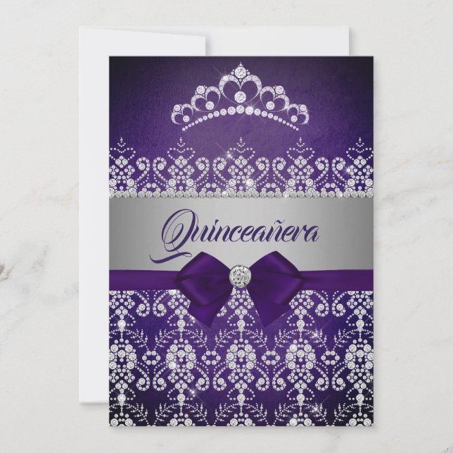 Convite Tiara de Diamante com Laço Roxo Brilho Quinceanera (Frente)