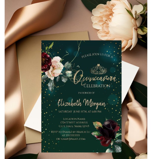 Convite Tiara Dourada, Flores Borgonha Verde Quinceañera  (Criador carregado)