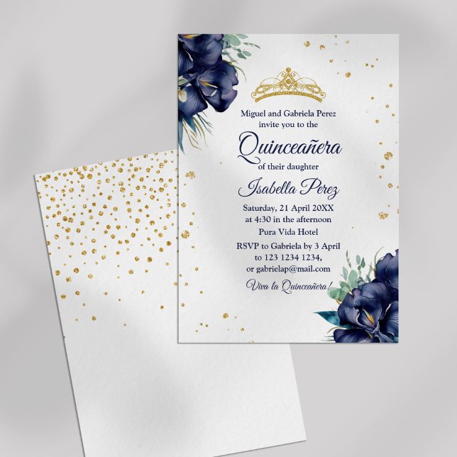 Convite Tiaro Dourado com Brilho e Floral Quinceanera (Gold Tiara Glitter and Floral Quinceanera Invitation on a white background.)