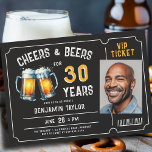 Convite Ticket Men Rustic aniversário de 30 anos<br><div class="desc">Procurando ideias aniversário de 30 anos para homens? Estes convites de festas de aniversários rústicos com um tema de festa da cerveja, com uma ilustração de duas canecas de cerveja, o título "Cheers and Beers", um quadro de ingresso e um modelo de foto, são apenas o bilhete para celebrar seu...</div>