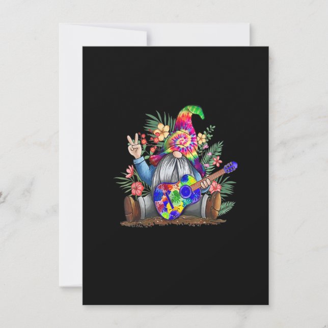 Convite Tie Dye Gnomo Peace Tocando Violão Hippie Gnomo Co (Frente)