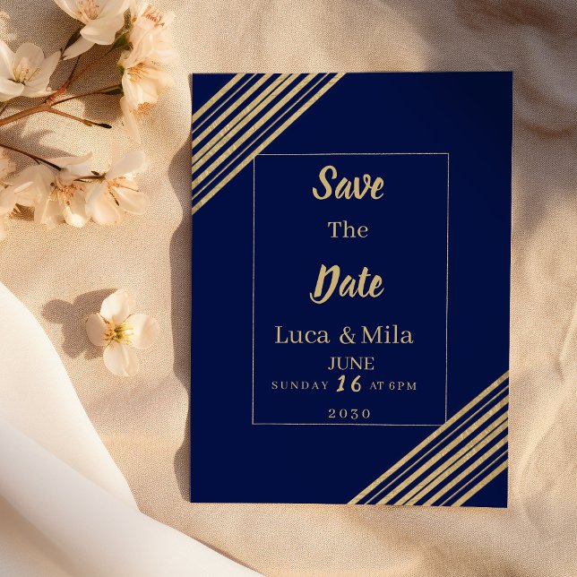 Convite Tipografia geométrica azul marinho dourada Salve a (Geometric navy blue gold typography Save the Date)