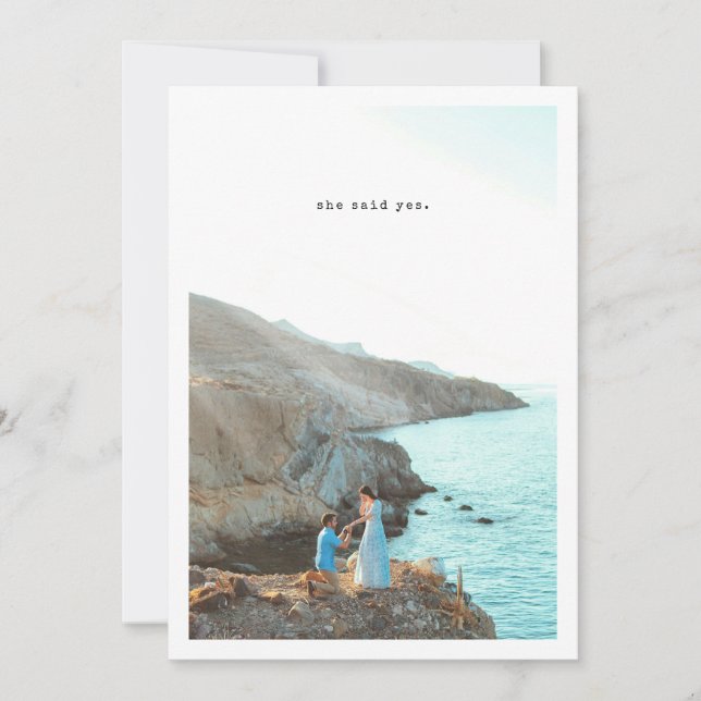 Convite Tipografia Retroativa Ela Disse Sim Festa de noiva (Frente)