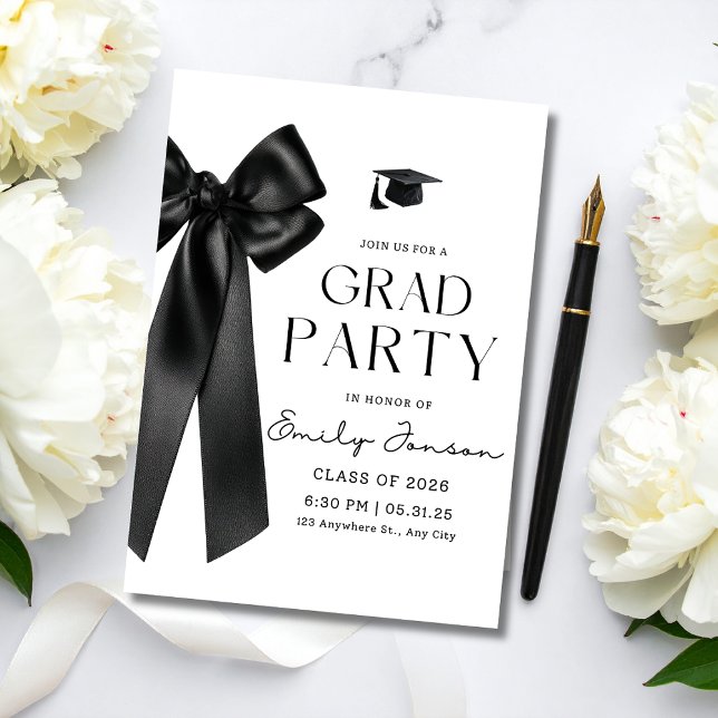 Convite Trendy Black Bow Graduation Party Coquette Grad  (Criador carregado)