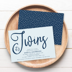 Convite Trendy Blue Script É o Chá de fraldas dos Gêmeos