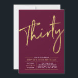 Convite Trinta | Dourado e Burgundy aniversário de 30 anos<br><div class="desc">Celebre seu dia especial com este convite de festas simples e na moda. Este design apresenta um script de pincel chic com um layout limpo com uma combinação de cores vermelho e dourado. Mais designs disponíveis no meu compro BaraBomDesign.</div>