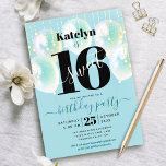 Convite Turquoise Sweet 16 Balões de Aniversário Roteiro G<br><div class="desc">"Feliz Doce 16". Envie este convite de festas maravilhoso, simples, festivo, moderno, personalizado para um evento a se lembrar. A tipografia escura, gráfica, preta e a sobreposição de guião manuscrita aqua verde-azul e as luzes de cordas cintilantes douradas sobre um fundo azul aqua de luz suave. Personalize o texto personalizado...</div>